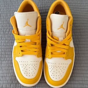 Jordan Sneakers Yellow and White
